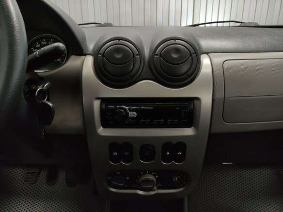 2011 Renault Logan I Рестайлинг, красный, 390000 рублей - вид 11