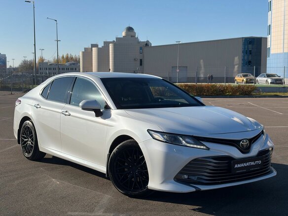 2021 Toyota Camry VIII (XV70), белый, 2790000 рублей