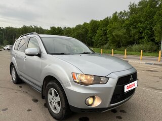 2011 Mitsubishi Outlander II Рестайлинг, серебристый, 1050000 рублей, вид 3