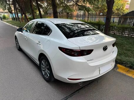 2021 Mazda 3 Axela IV (BP), белый, 1620000 рублей, вид 4