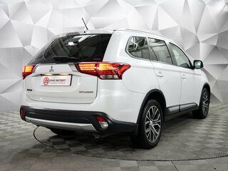 2016 Mitsubishi Outlander III Рестайлинг 2, белый, 1790000 рублей, вид 5