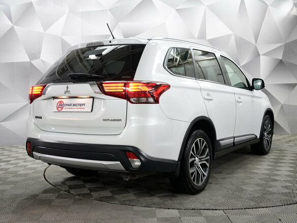 2016 Mitsubishi Outlander III Рестайлинг 2, белый - вид 4