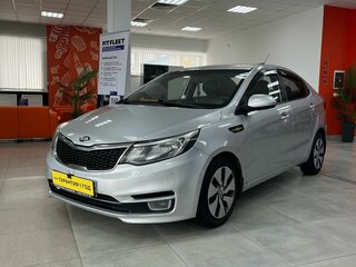 2017 Kia Rio III Рестайлинг, серебристый, 800000 рублей, вид 1