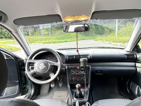 1999 Audi A4 I (B5) Рестайлинг, зелёный, 300000 рублей - вид 4