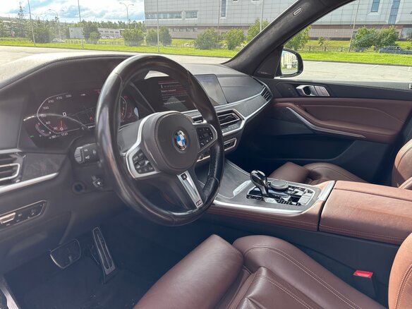 2020 BMW X7 40i I (G07), чёрный, 8700000 рублей - вид 5