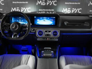 2026 Mercedes-Benz G-Класс AMG 63 AMG II (W465) Рестайлинг, зелёный, 33100000 рублей, вид 2