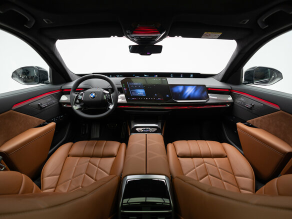 2026 BMW 7 серии 740 xDrive VII (G70) Рестайлинг, чёрный, 26290000 рублей - вид 33