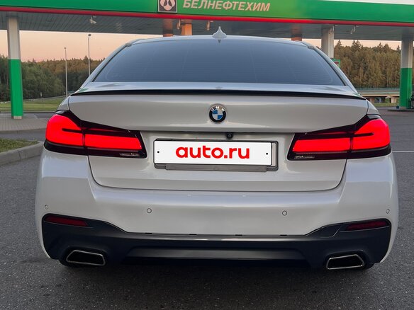 2017 BMW 5 серии 530i xDrive VII (G30/G31/G38), белый, 2250000 рублей - вид 5