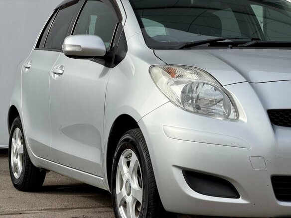 2009 Toyota Vitz II (XP90), серый - вид 4