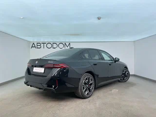 2025 BMW 5 серии 530i xDrive VIII (G60/G61/G68), чёрный, 9765000 рублей, вид 4