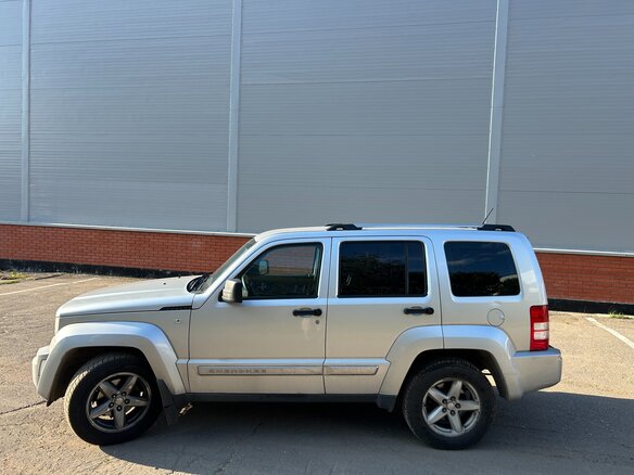 2011 Jeep Cherokee IV (KK), серебристый, 1500000 рублей - вид 6