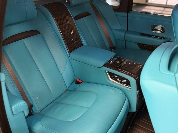 2023 Rolls-Royce Cullinan Black Badge I (Series I), чёрный, 39900000 рублей - вид 10