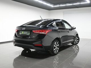 2018 Hyundai Solaris II, чёрный, 1240000 рублей, вид 2