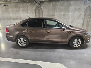 2016 Volkswagen Polo V Рестайлинг, коричневый, 1150000 рублей, вид 3