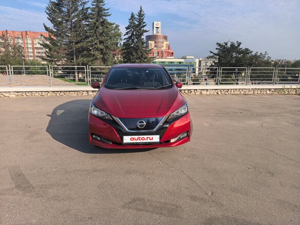 2018 Nissan Leaf II (ZE1), красный, 1830000 рублей