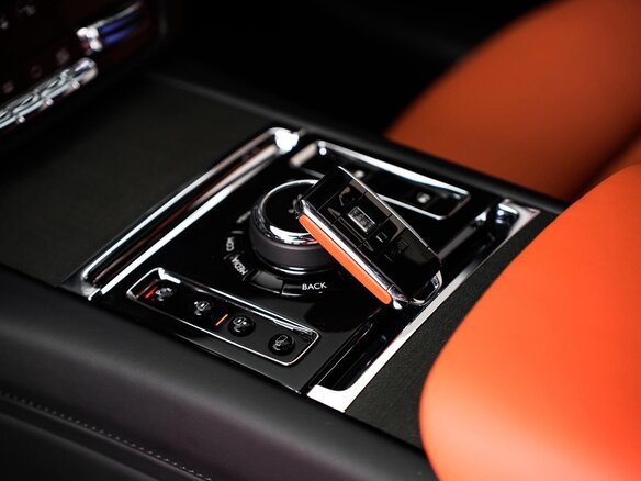 2025 Rolls-Royce Ghost Extended II Рестайлинг (Series II), оранжевый, 44000000 рублей - вид 11