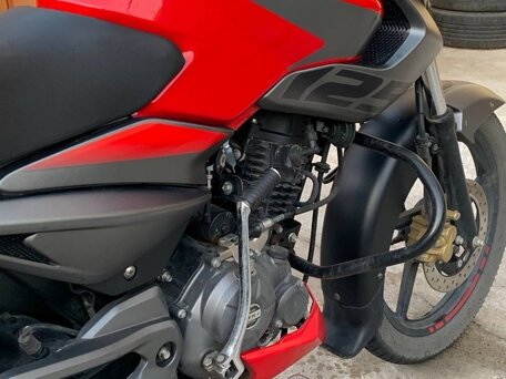 2021 Bajaj Pulsar 125, красный, 112000 рублей, вид 5