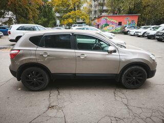 2013 Nissan Qashqai I Рестайлинг, коричневый, 1050000 рублей, вид 4