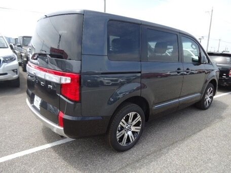 2023 Mitsubishi Delica D:5 I Рестайлинг, серый, 3321000 рублей, вид 4