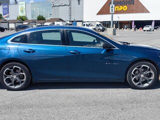 2019 Chevrolet Malibu IX Рестайлинг, синий, 1500000 рублей, вид 3