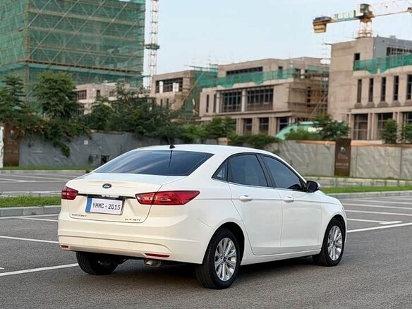 2016 Ford Escort VI, белый, 1000000 рублей - вид 5
