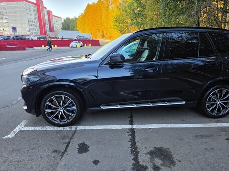 2021 BMW X5 40d IV (G05/G18), чёрный, 8290000 рублей, вид 4