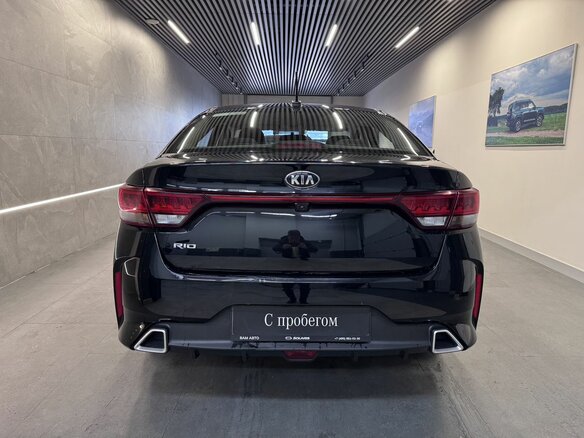 2020 Kia Rio IV Рестайлинг, чёрный, 1619000 рублей - вид 4