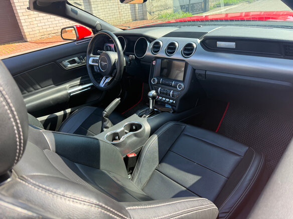 2022 Ford Mustang VI Рестайлинг, красный, 3800000 рублей - вид 8