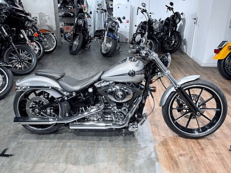 2015 Harley-Davidson Breakout, серебристый, 1799000 рублей, вид 3