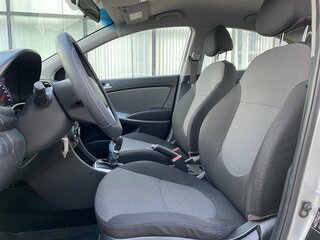 2013 Hyundai Solaris I, серебристый, 632000 рублей, вид 5