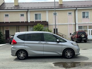 2018 Honda Freed II, серебристый, 1455000 рублей, вид 2