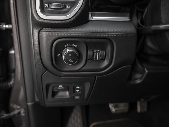 2026 Ram 1500 Crew Cab V Рестайлинг, серый, 11469084 рублей - вид 14