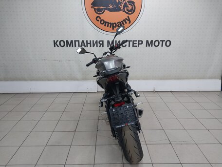 2026 Triumph Street Triple, серый, 1249000 рублей, вид 4
