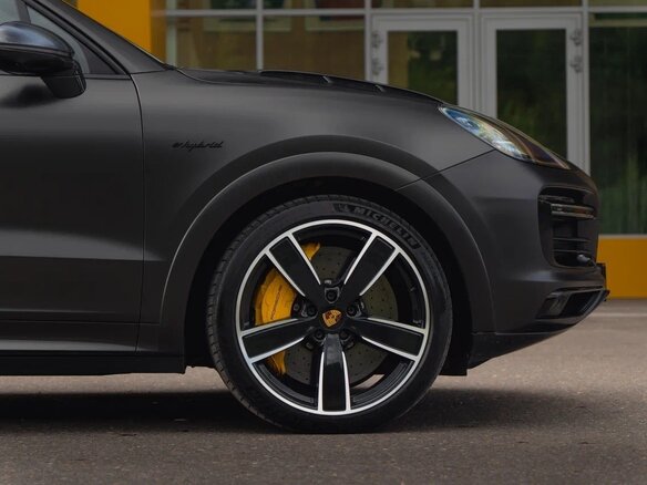 2020 Porsche Cayenne Turbo S E-Hybrid III, чёрный, 13000000 рублей - вид 10