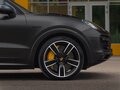 2020 Porsche Cayenne Turbo S E-Hybrid III, чёрный, 13000000 рублей - вид 10