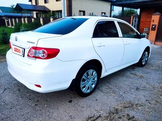 2013 Toyota Corolla X (E140, E150) Рестайлинг, белый, 1220000 рублей, вид 4