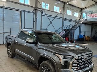 2022 Toyota Tundra CrewMax III, серый, 10200000 рублей, вид 1