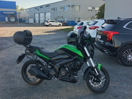 2024 Bajaj Dominar 400, зелёный, 390000 рублей, вид 2