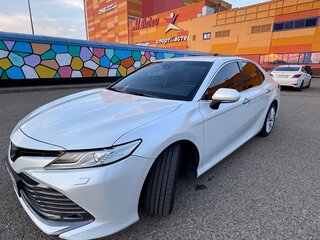 2018 Toyota Camry VIII (XV70), белый, 2450000 рублей, вид 2