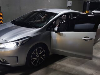 2017 Kia Cerato III Рестайлинг (Classic), серебристый, 1420000 рублей, вид 2