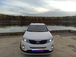 2015 Kia Sorento II Рестайлинг, белый, 1830000 рублей, вид 4