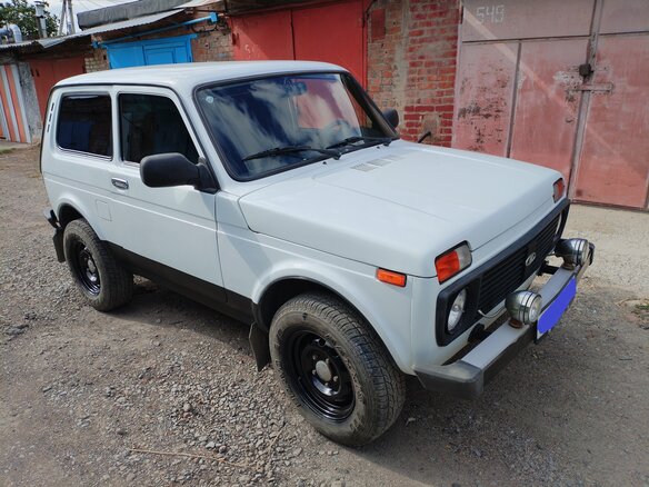 2014 Lada (ВАЗ) 2121 (4x4) I Рестайлинг, белый, 505000 рублей