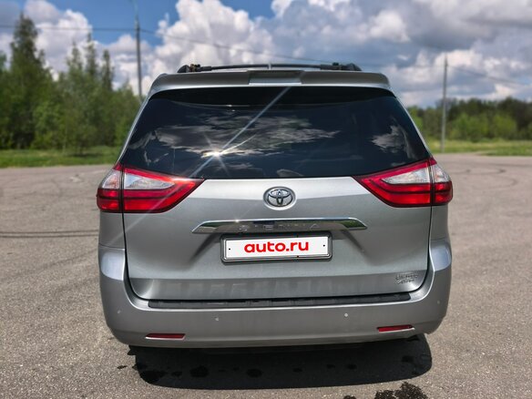 2019 Toyota Sienna III Рестайлинг 2, серый, 3695000 рублей - вид 4