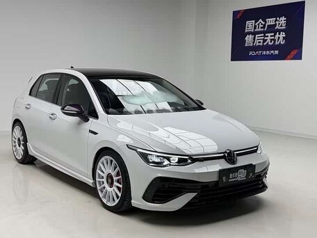 2023 Volkswagen Golf VIII, белый, 1744800 рублей, вид 2