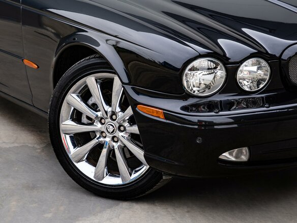 2003 Jaguar XJ III (X350/X358), чёрный, 2065000 рублей - вид 6