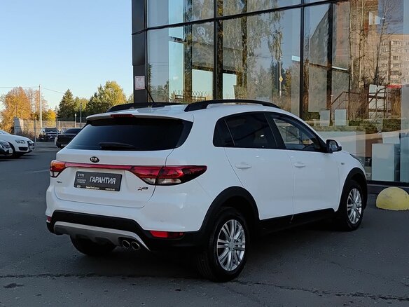 2020 Kia Rio X-Line IV, белый - вид 4