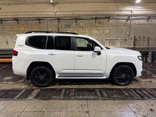 2022 Toyota Land Cruiser 300 Series, белый, 13200000 рублей, вид 3