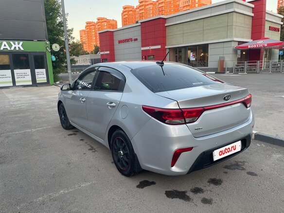 2017 Kia Rio IV, серебристый, 1100000 рублей - вид 4