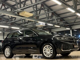 2025 Volkswagen Touareg III Рестайлинг, чёрный, 7999000 рублей, вид 2