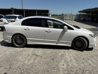 2008 Honda Civic VIII, белый, 680000 рублей, вид 5